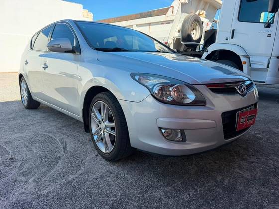 HYUNDAI I30 2.0 MPI 16V GASOLINA 4P MANUAL